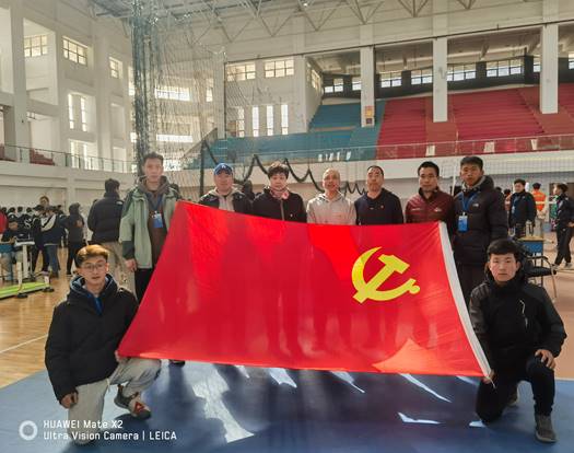 参加党日活动师生党员