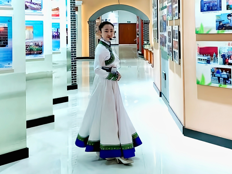 文学院2015级新闻一班  王玲