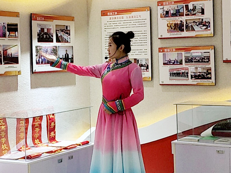 文学院  胡秀月